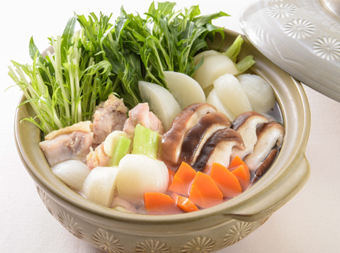 鶏もも肉と冬野菜のあっさり鍋の写真